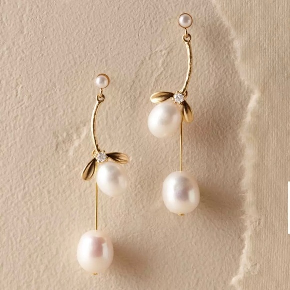 Anthropologie Jewelry - Blooming Pearl Sculptural Drop Earrings Gold jewelry Anthropology Madewell